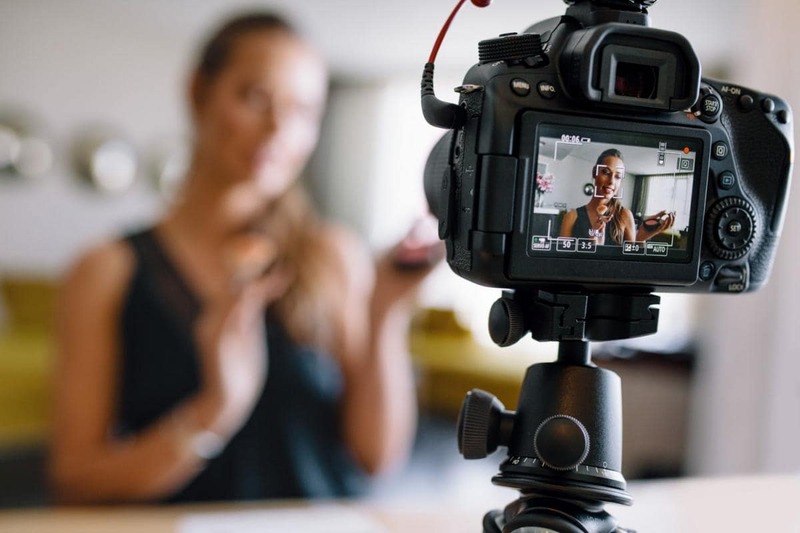 Vlog là hình thức video marketing đặc biệt nổi tiếng