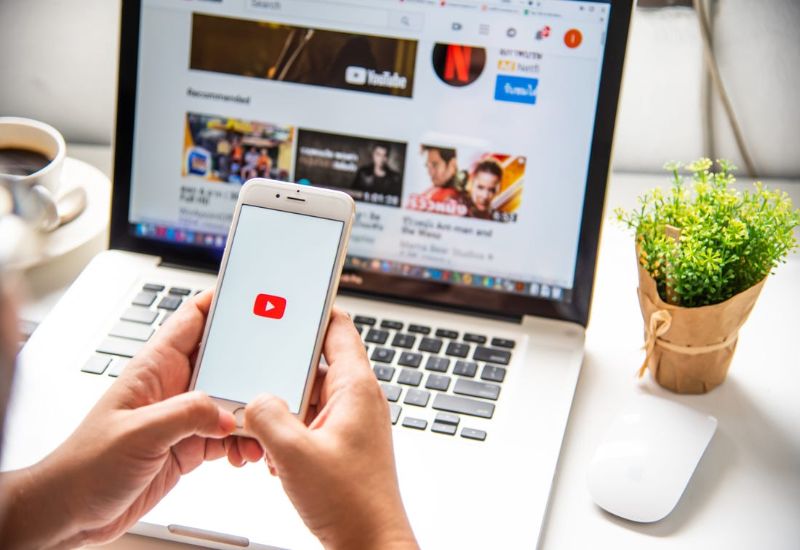 Chia sẻ video lên trang mạng xã hội là cách SEO Youtube hiệu quả